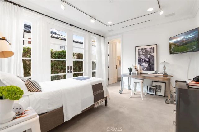 2411 Bayshore, Newport Beach, CA 92663