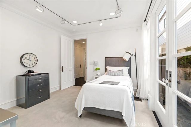 2411 Bayshore, Newport Beach, CA 92663