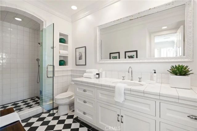 2411 Bayshore, Newport Beach, CA 92663