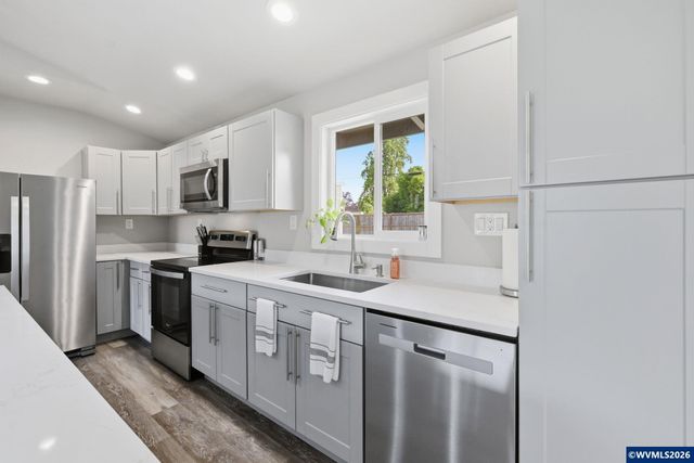 1405 Shortridge St SE, Albany, OR 97322