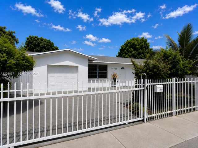19727 SW 118th Pl, Miami, FL 33177