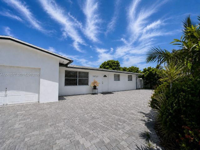 19727 SW 118th Pl, Miami, FL 33177