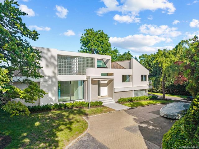 1 Foxwood Road, Great Neck, NY 11024
