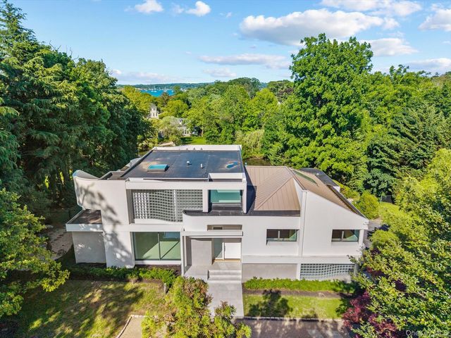 1 Foxwood Road, Great Neck, NY 11024