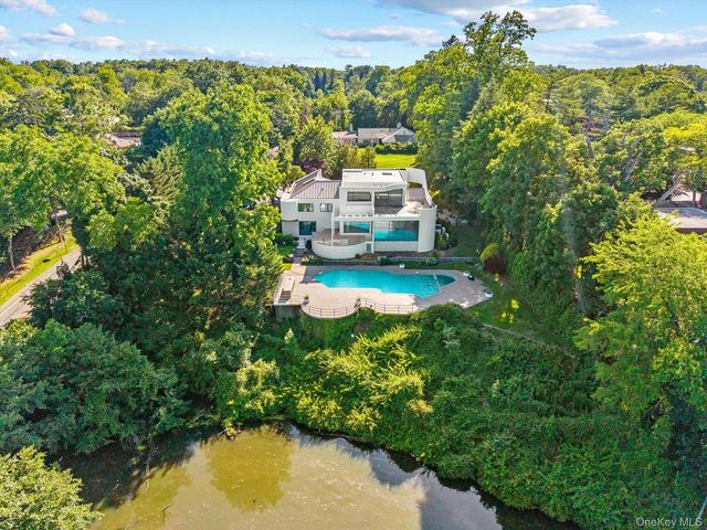 1 Foxwood Road, Great Neck, NY 11024
