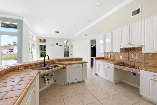 533 Cypress Green Circle, Wellington, FL 33414