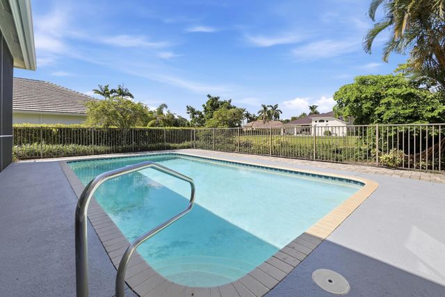 533 Cypress Green Circle, Wellington, FL 33414