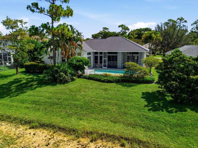 533 Cypress Green Circle, Wellington, FL 33414