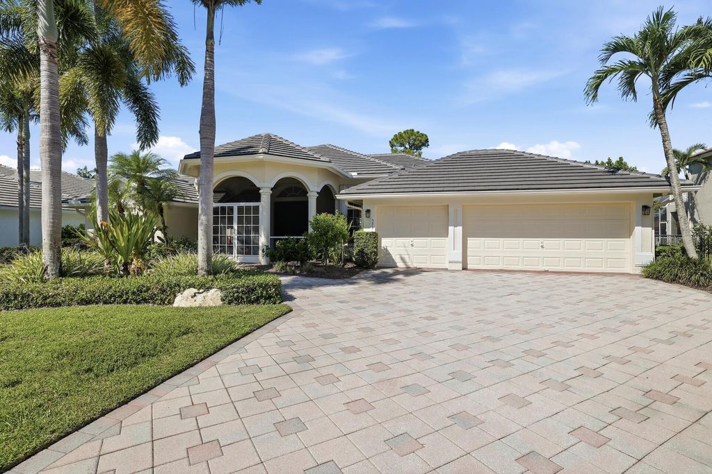 533 Cypress Green Circle, Wellington, FL 33414