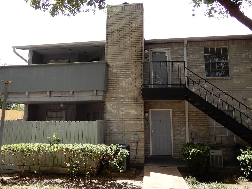 9797 Leawood Boulevard 902, Houston, TX 77099