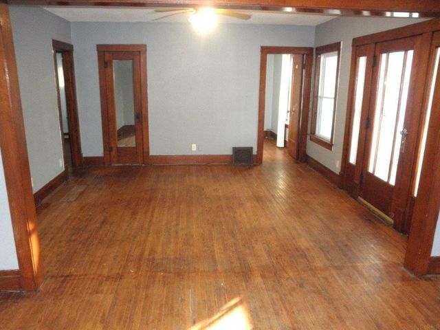 706 N Grand Avenue, Charles City, IA 50616