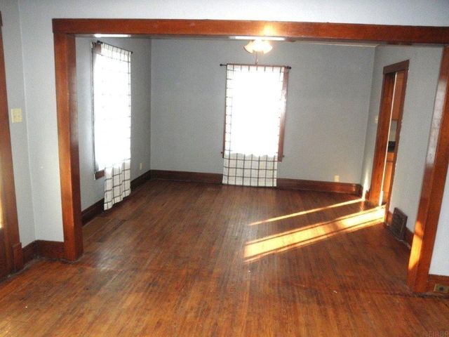 706 N Grand Avenue, Charles City, IA 50616