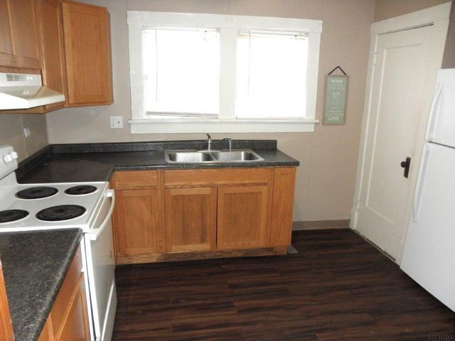 706 N Grand Avenue, Charles City, IA 50616