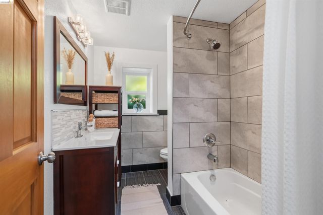 4507 Tulip Ave, Oakland, CA 94619