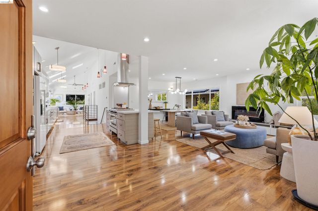4507 Tulip Ave, Oakland, CA 94619