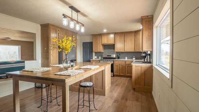 1502 County Road 1210, Willow Springs, MO 65793