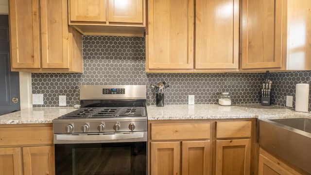 1502 County Road 1210, Willow Springs, MO 65793