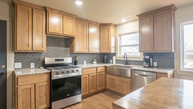 1502 County Road 1210, Willow Springs, MO 65793