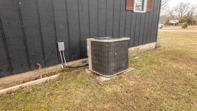 1502 County Road 1210, Willow Springs, MO 65793