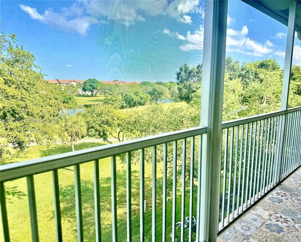 101 SW 132nd Way 413J, Pembroke Pines, FL 33027