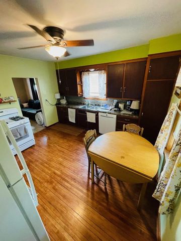 233 S WISCONSIN STREET, Pulaski, WI 54162