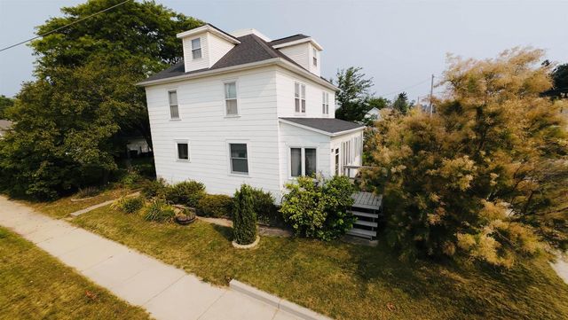 233 S WISCONSIN STREET, Pulaski, WI 54162