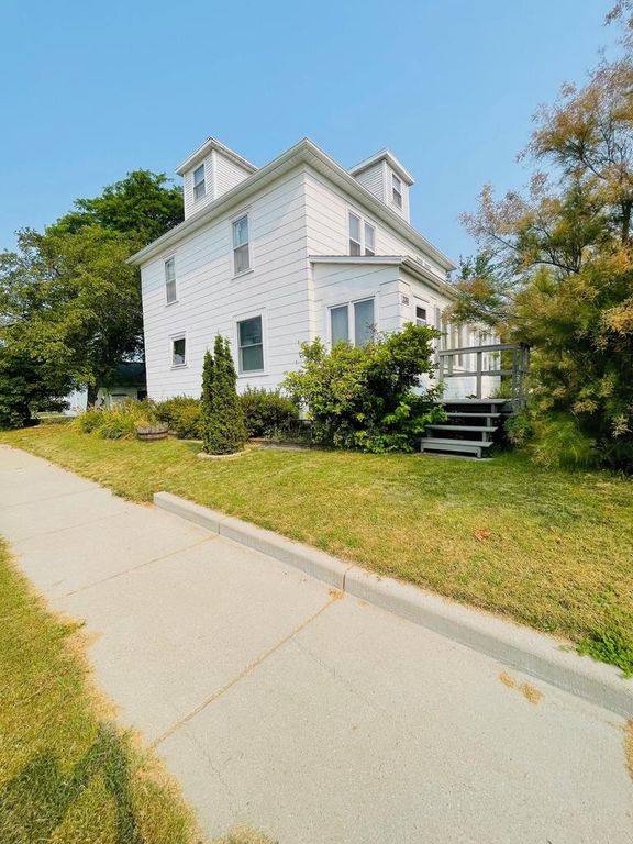 233 S WISCONSIN STREET, Pulaski, WI 54162