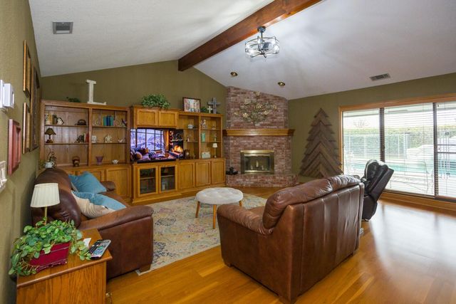 434 N Jennifer Way, Porterville, CA 93257