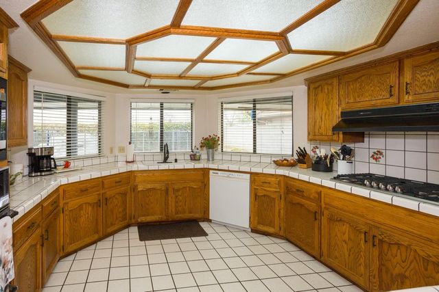 434 N Jennifer Way, Porterville, CA 93257