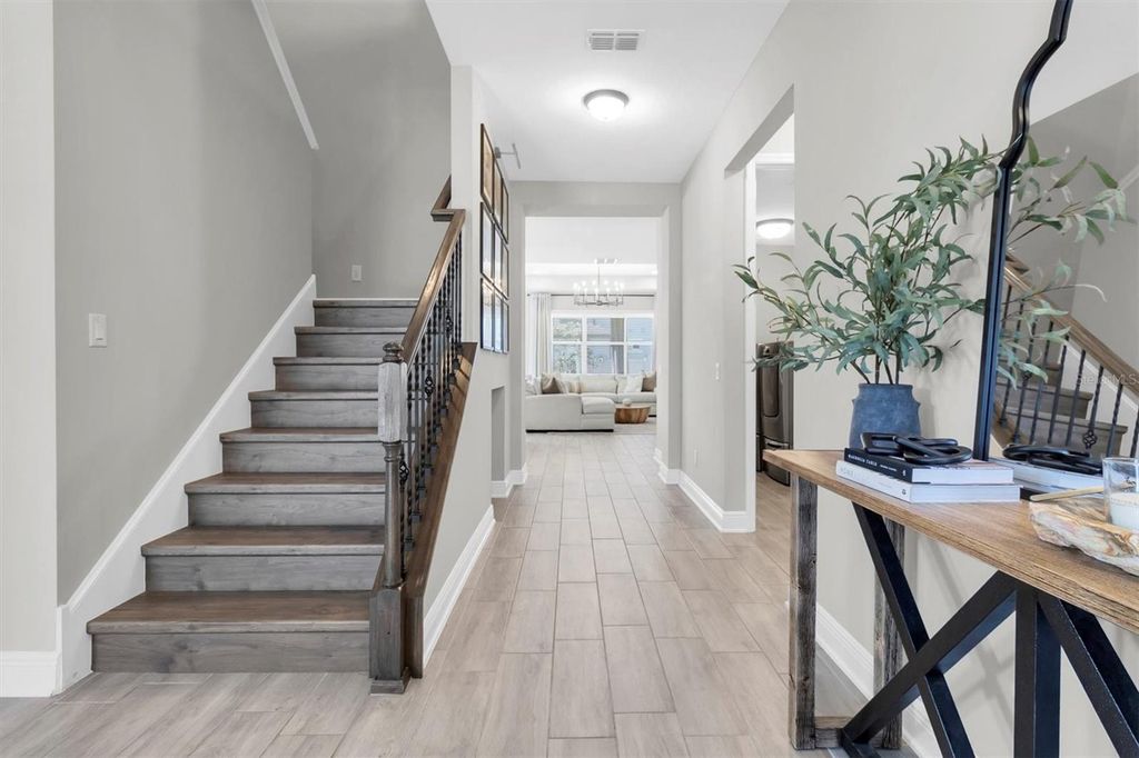 Image 4 of property listing at 4524 TATUM LOOP, Odessa, FL 33556