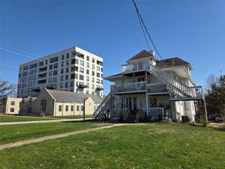 3820 Grand Avenue, Des Moines, IA 50312