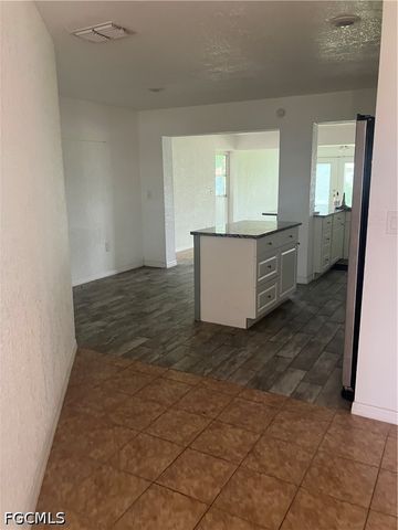 3923 SE 12th AVE, Cape Coral, FL 33904