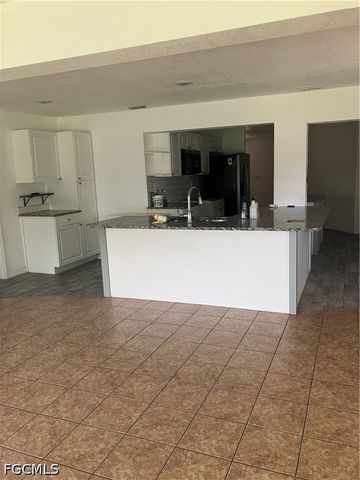 3923 SE 12th AVE, Cape Coral, FL 33904