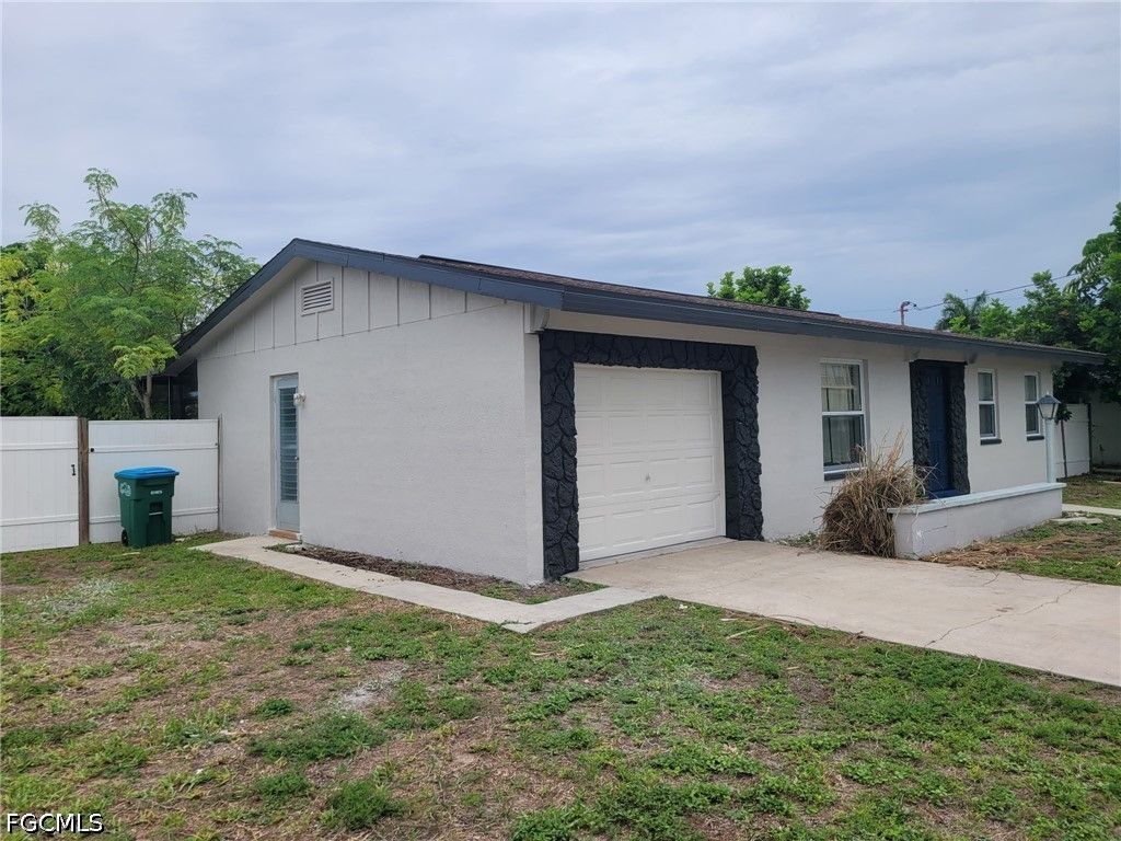 3923 SE 12th AVE, Cape Coral, FL 33904