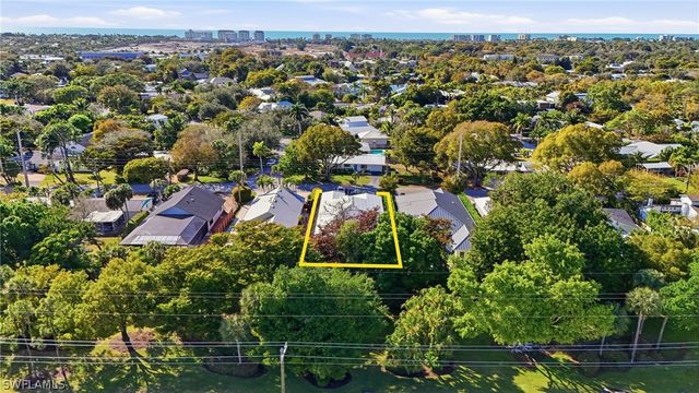 1050 13th ST N, Naples, FL 34102