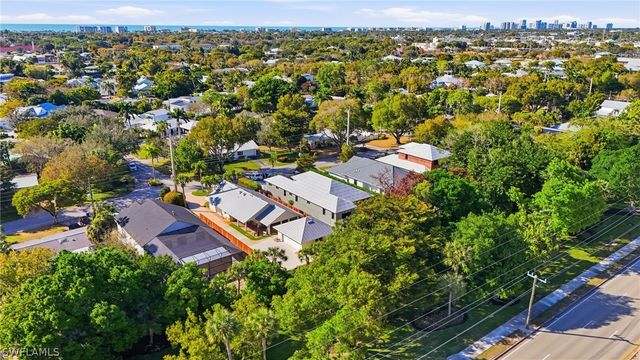 1050 13th ST N, Naples, FL 34102