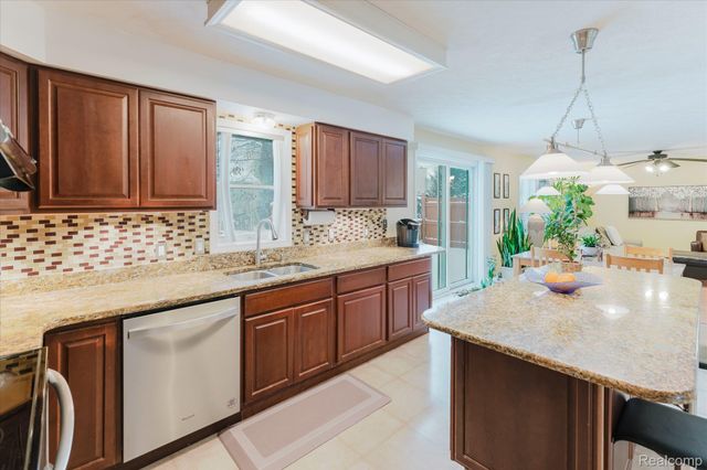 38443 Meghan Lane, Westland, MI 48185