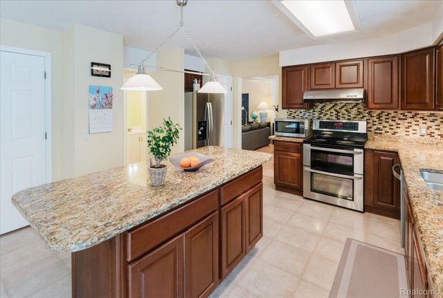 38443 Meghan Lane, Westland, MI 48185