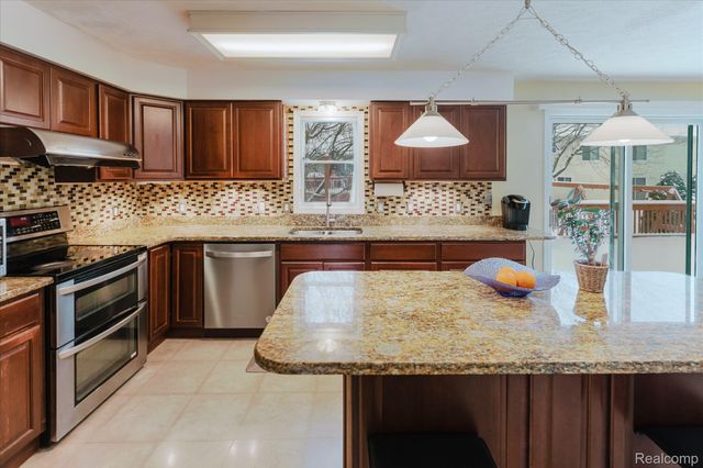 38443 Meghan Lane, Westland, MI 48185