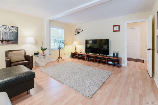 38443 Meghan Lane, Westland, MI 48185