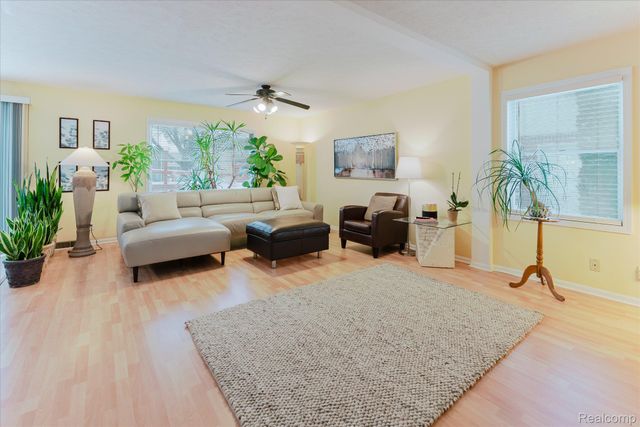 38443 Meghan Lane, Westland, MI 48185