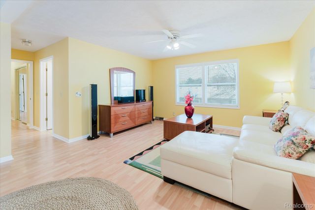 38443 Meghan Lane, Westland, MI 48185