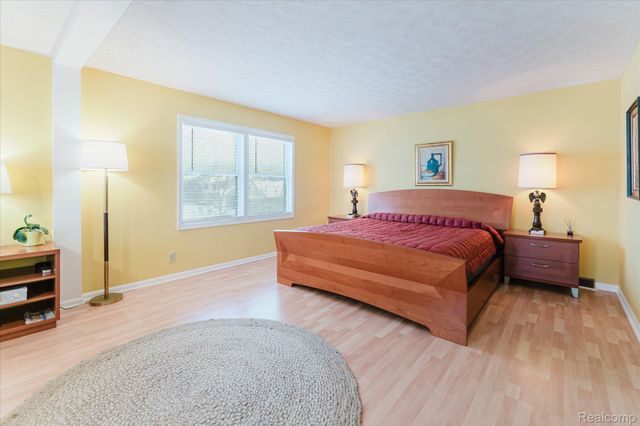 38443 Meghan Lane, Westland, MI 48185