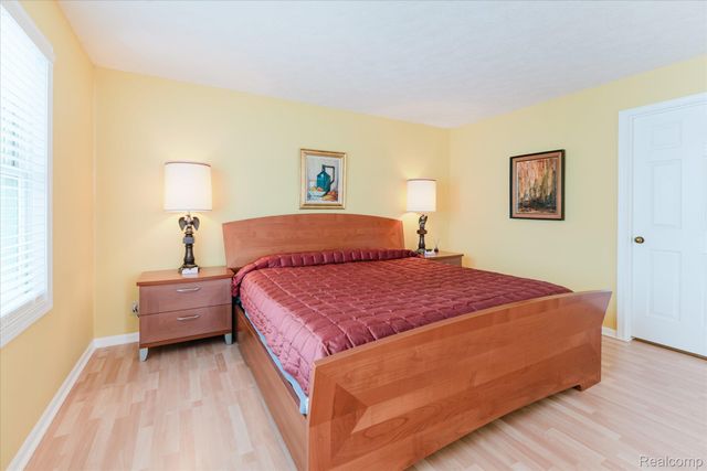 38443 Meghan Lane, Westland, MI 48185