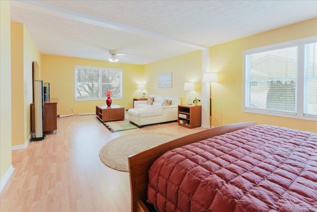 38443 Meghan Lane, Westland, MI 48185