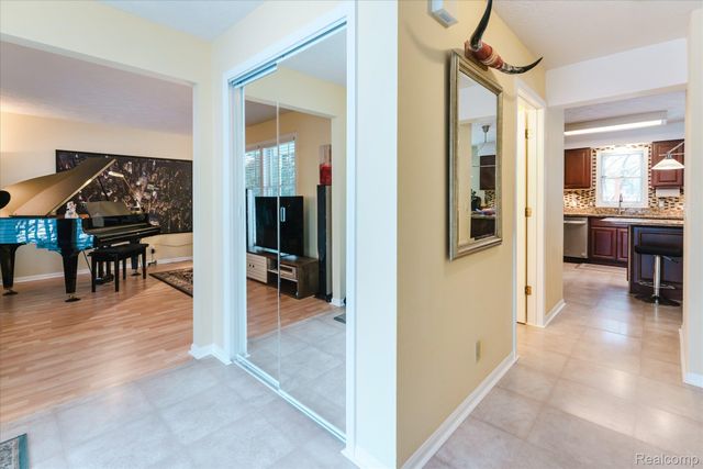 38443 Meghan Lane, Westland, MI 48185