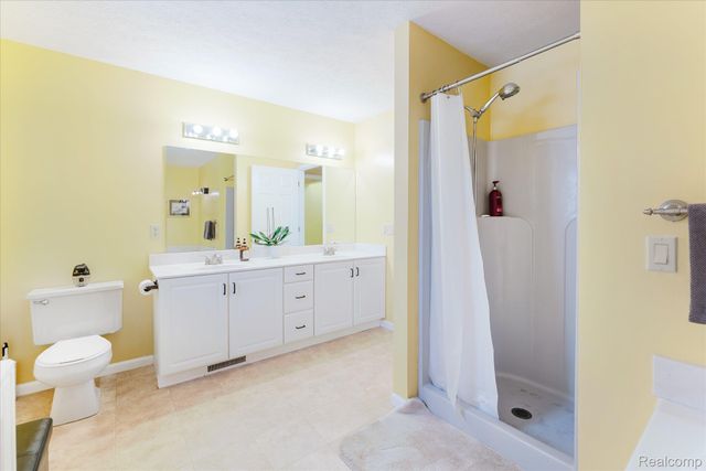 38443 Meghan Lane, Westland, MI 48185