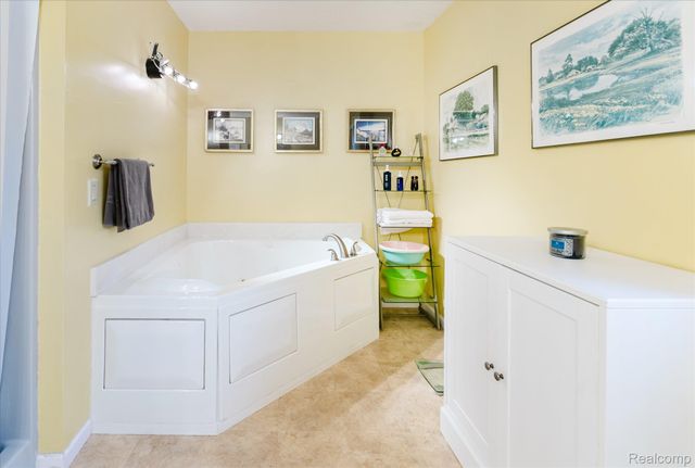 38443 Meghan Lane, Westland, MI 48185