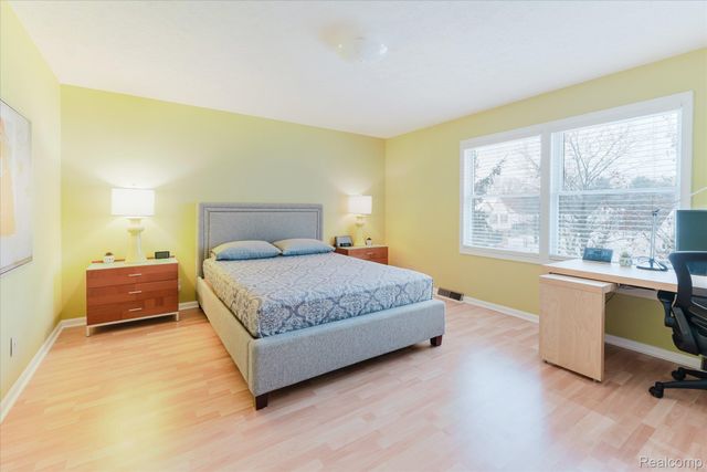 38443 Meghan Lane, Westland, MI 48185