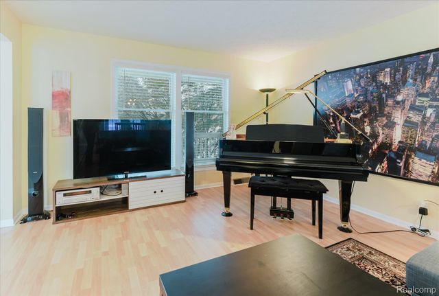 38443 Meghan Lane, Westland, MI 48185